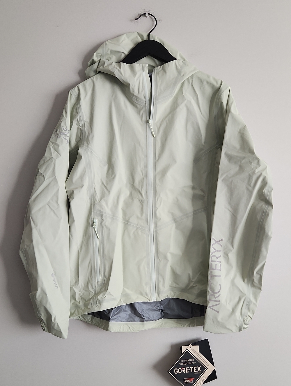 Arc'teryx NWT Women's Norvan Jacket Size Large